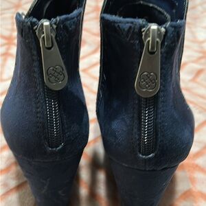 Daisy Fuentes Black Slip-On Shoes